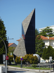 Piece of art at the crossing of the Avenida da Boavista and Avenida do Mal. Gomes da Costa streets, viewed from the sightseeing bus