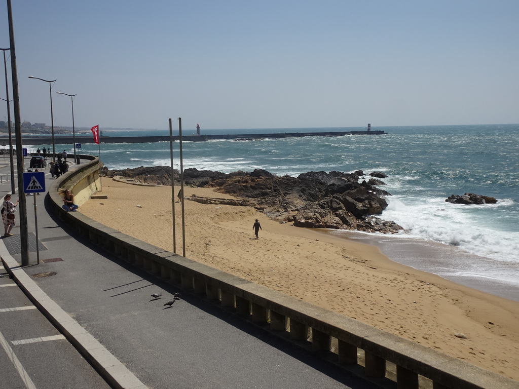 The Praia dos Ingleses beach, viewed from the sightseeing bus on the Rua Cel. Raúl Peres street
