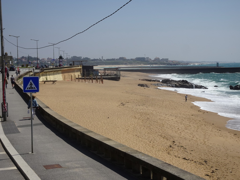 The Praia dos Ingleses and Praia do Carneiro beaches, viewed from the sightseeing bus on the Rua Cel. Raúl Peres street