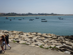 The Jardim de Sobreiras park, boats on the Douro river and the west side of Vila Nova de Gaia, viewed from the sightseeing bus on the Rua do Passeio Alegre street