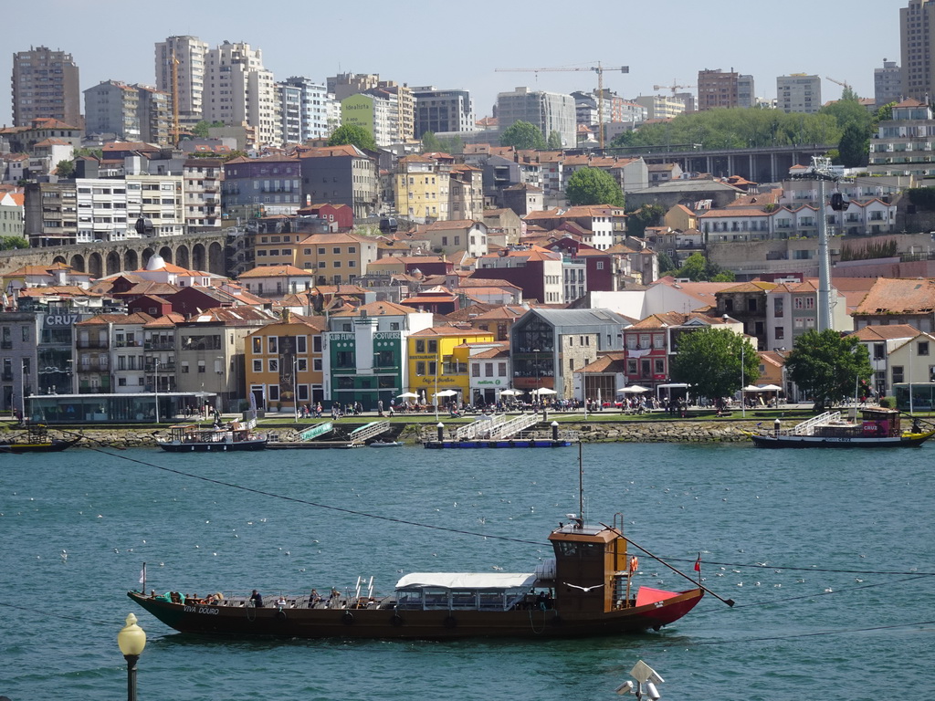 Boats on the Douro river and Vila Nova de Gaia with the Avenida de Diogo Leite street, viewed from the sightseeing bus on the Rua Nova da Alfândega street