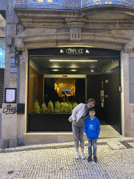Miaomiao and Max in front of the Cúmplice Steakhouse & Bar at the Rua de Passos Manuel street
