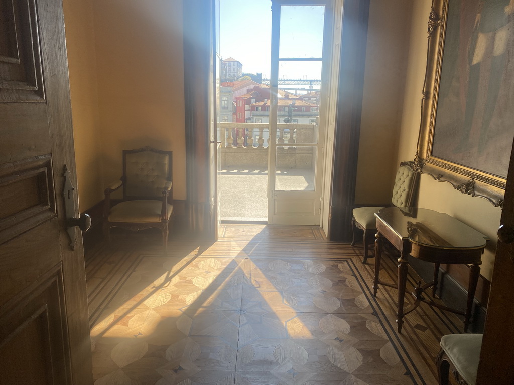 Interior of a small room with balcony at the east side of the upper floor of the Palácio da Bolsa palace