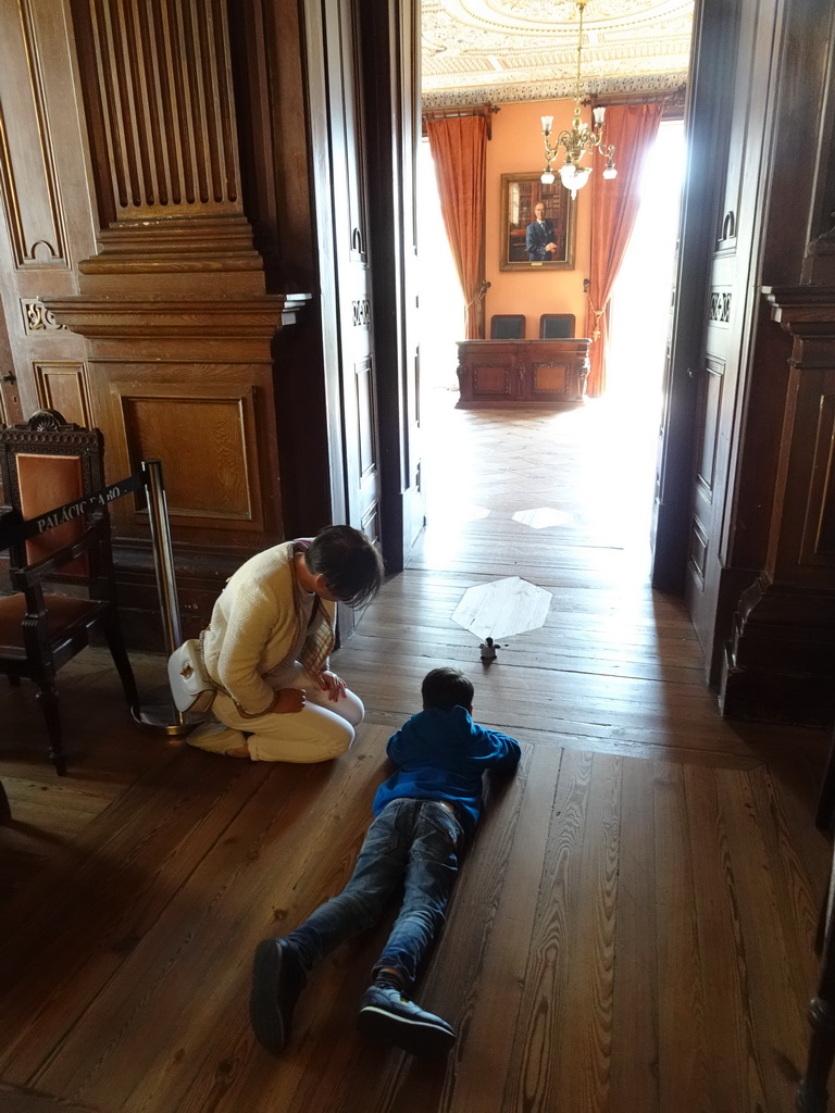 Miaomiao and Max with his plush penguin at the General Meeting Room at the north side of the upper floor of the Palácio da Bolsa palace