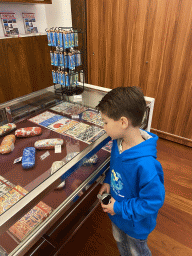 Max at the souvenir shop at the south side of the ground floor of the Palácio da Bolsa palace