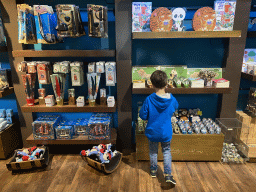 Max at the souvenir shop of the World of Discoveries museum