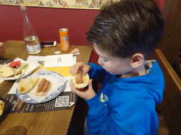 Max having lunch at the Alfândega D`Ouro restaurant