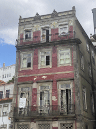 Facade of an old house at the Rua Nova da Alfândega street