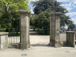 Gate at the northwest side of the Jardim Marques de Oliveira park at the Passeio de São Lázaro street, with explanation