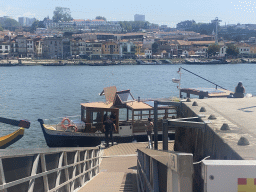 Miaomiao in front of the ferry over the Douro river and Vila Nova de Gaia