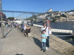 Miaomiao and Max at the Praça Ribeira square, with a view on the Ponte Luís I bridge over the Douro river and Vila Nova de Gaia with the Mosteiro da Serra do Pilar monastery