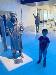 Max with a statue of José Mourinho at the entrance of the FC Porto Museum at the Estádio do Dragão stadium