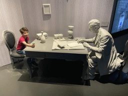 Max with a statue signing the foundation papers of FC Porto at the FC Porto Museum at the Estádio do Dragão stadium