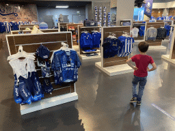 Max at the FC Porto Store at the Estádio do Dragão stadium