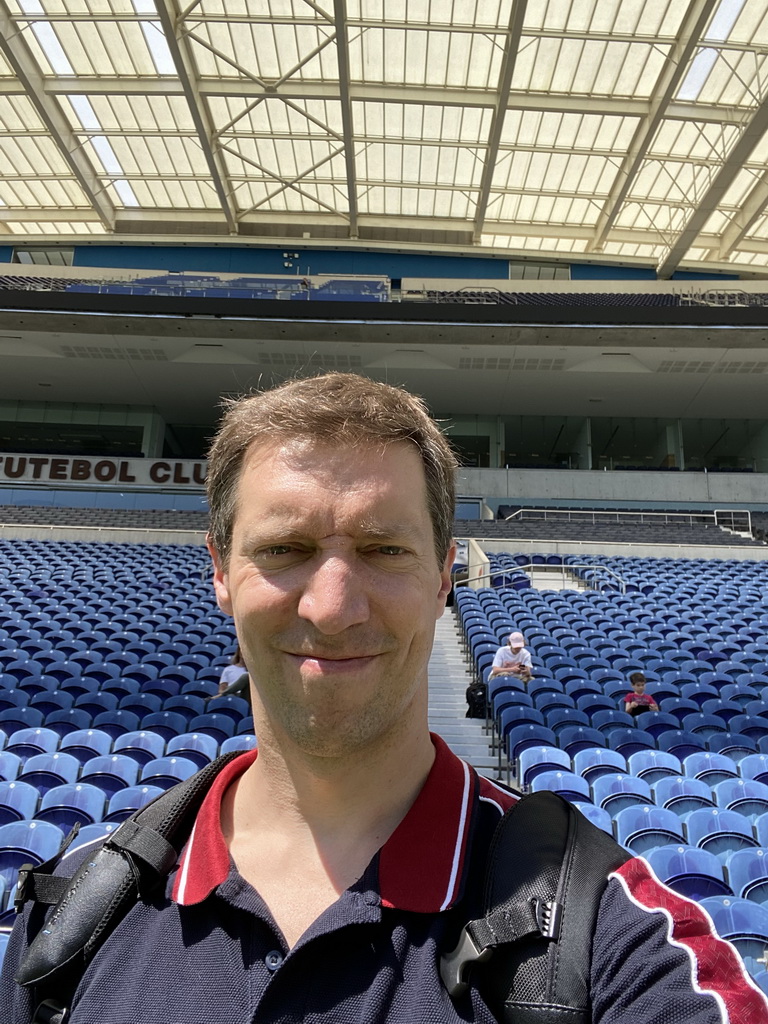 Max in front of the west grandstand of the Estádio do Dragão stadium