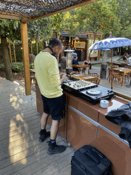DJ in the garden of the KUG Palácio restaurant