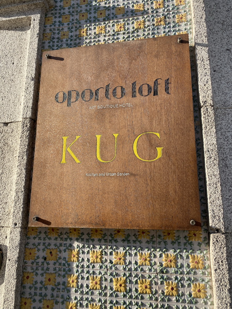 Sign in front of the KUG Palácio restaurant at the Rua de Dom Manuel II street