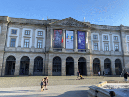 The Fonte dos Leões fountain and the front of the University of Porto at the Praça de Gomes Teixeira square