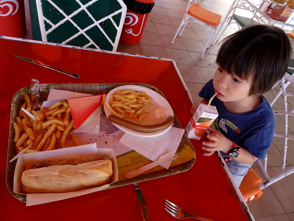 Max having lunch at the restaurant at the Zoo Area of the Safari Zoo Mallorca