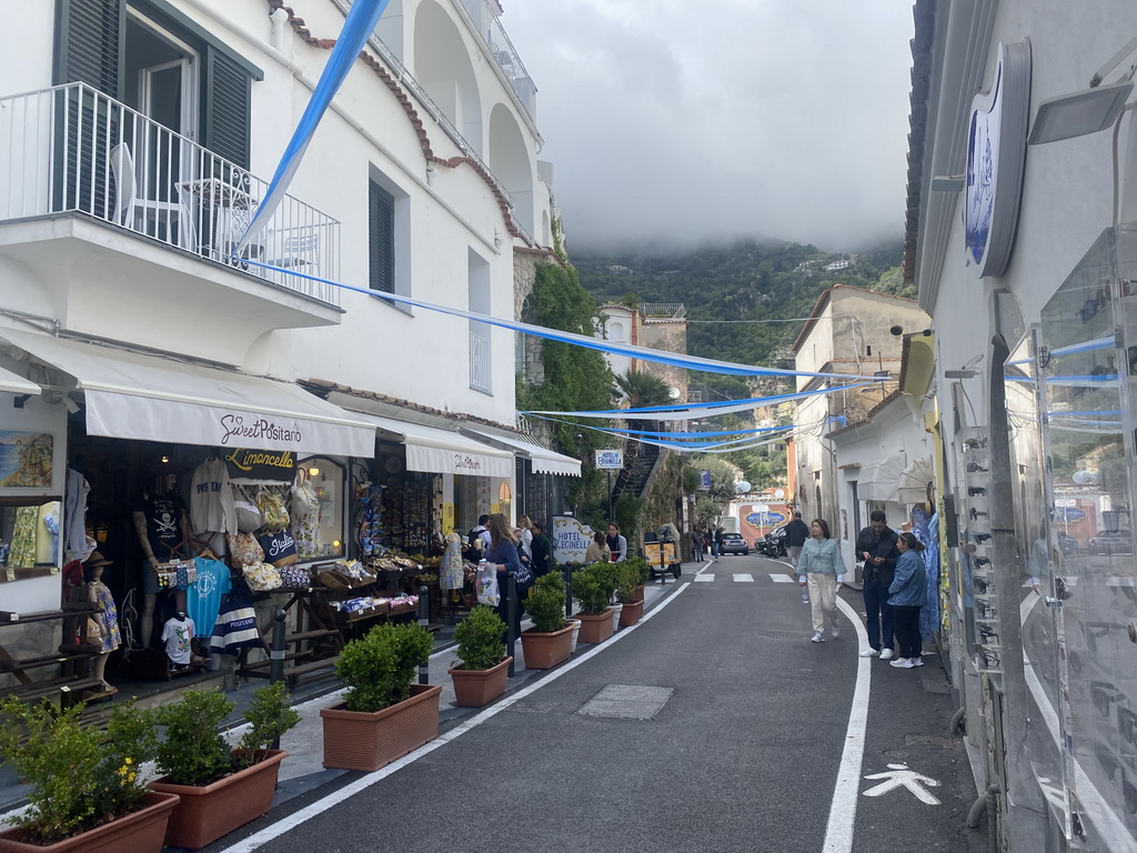 Miaomiao in front of the Sweet Positano souvenir store at the Viale Pasitea street