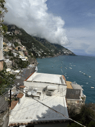 The town center, the Positano Spiaggia beach, the town of Praiano and the Tyrrhenian Sea, viewed from the Viale Pasitea street