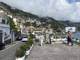 Miaomiao at the roof of the Il Capitano restaurant at the Viale Pasitea street, with a view on the town center