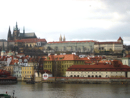 Prague Castle (Praský hrad), with the St. Vitus Cathedral (Katedrála svatého Víta), and the river Vltava