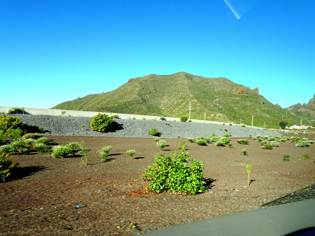 The Barranco Seco mountain, viewed from the rental car on the TF-1 road near the town of El Retamar