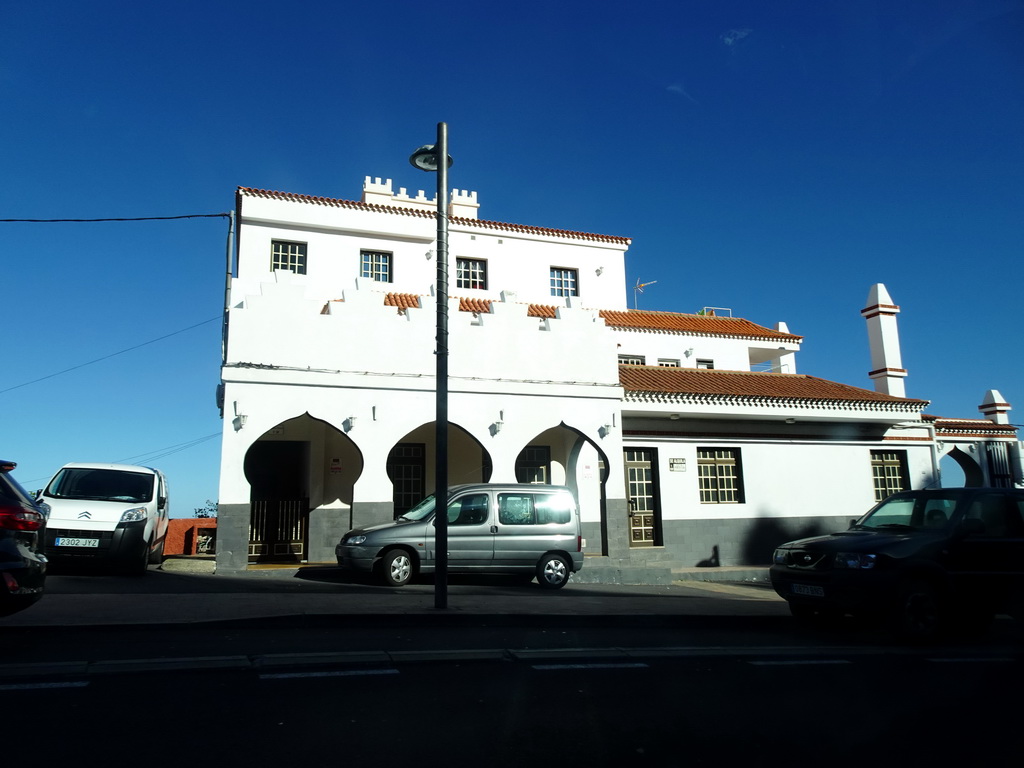 Front of a building at the Avenida Príncipes de España street at the east side of the town of El Tanque, viewed from the rental car