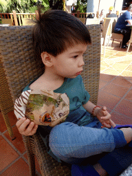 Max eating a sandwich at Café-Bar Vista Teide at the Loro Parque zoo