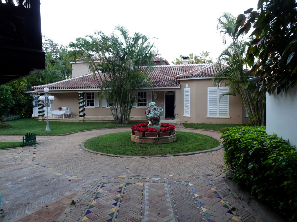 Square and building next to the NaturaVision theatre at the Loro Parque zoo