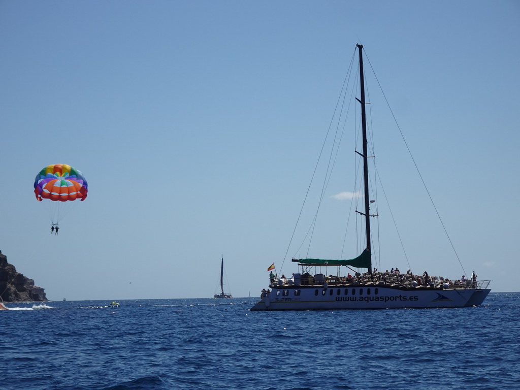 Parasail and boats, viewed from the Sagitarius Cat boat