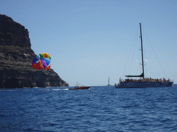 Parasail and boats, viewed from the Sagitarius Cat boat