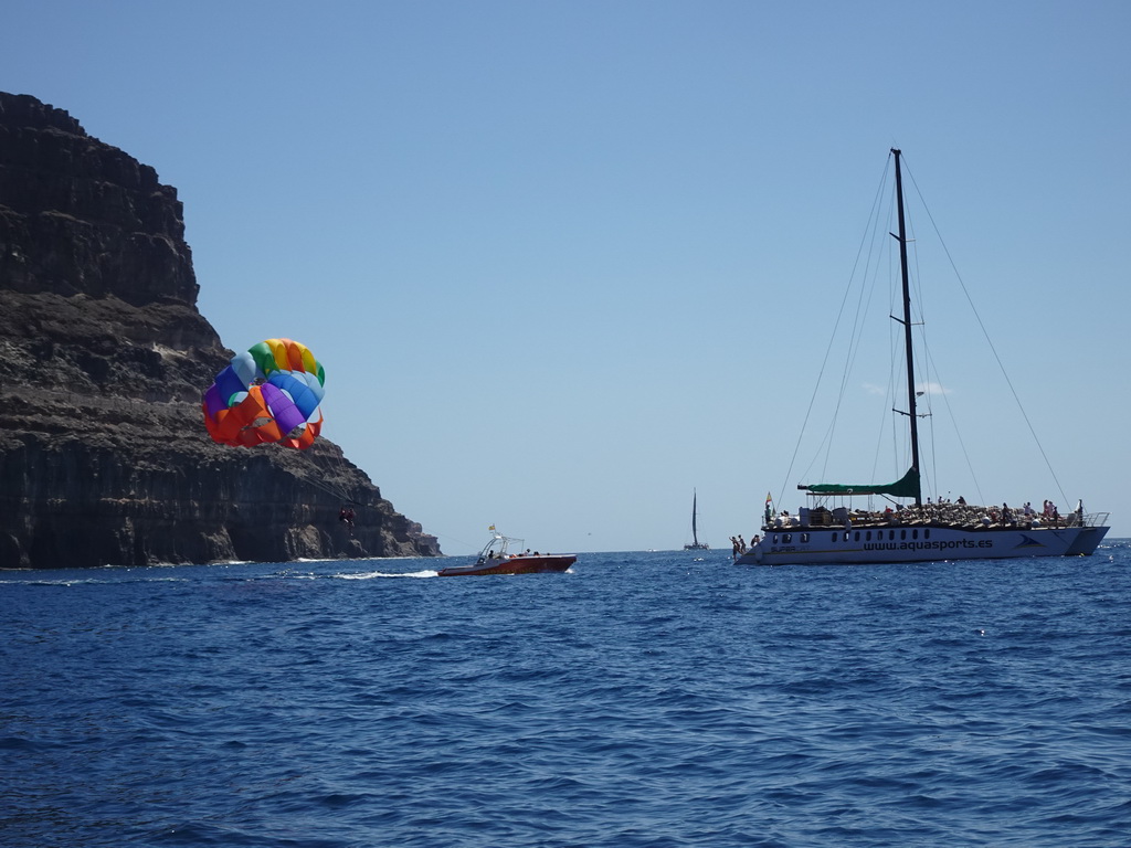 Parasail and boats, viewed from the Sagitarius Cat boat