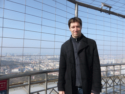 Tim at the outdoor level at the Qingdao TV Tower, with a view on the northwest side of the city with the Qingdaoshan Fort Site, Zhuzhui Mountain and the Jiaozhou Bay