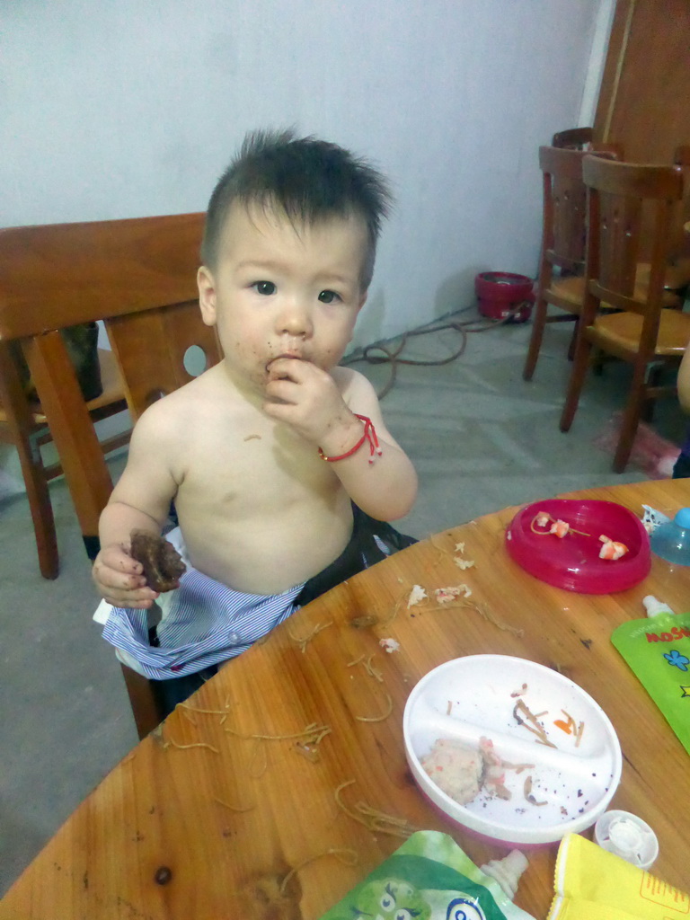 Max having lunch in a restaurant at the crossing of 356 County Road and 223 National Road