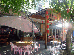 qionghai_1_018 - 366 kb - 1024x768 - Front of our lunch restaurant at the crossing of 356 County Road and 223 National Road Front of our lunch restaurant at the crossing of 356 County Road and 223 National Road