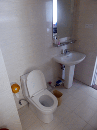 qionghai_1_019 - 161 kb - 768x1024 - Bathroom of our room at the Guantang Hot Spring Resort Bathroom of our room at the Guantang Hot Spring Resort