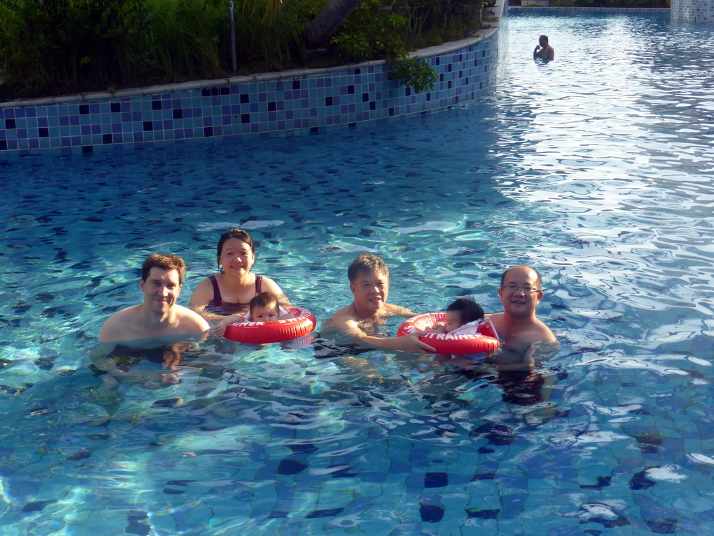 Tim, Miaomiao, Max and Miaomiao`s family at the swimming pool of the Guantang Hot Spring Resort