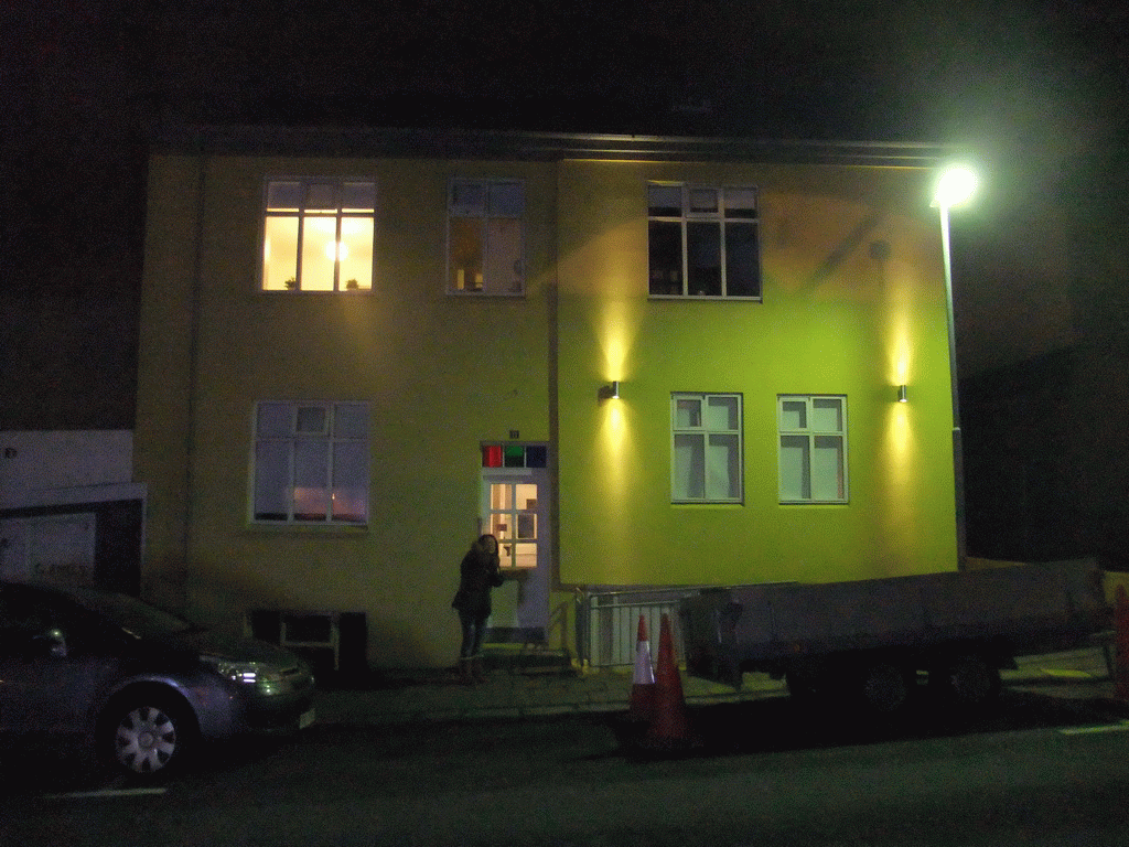 Miaomiao at the front of Alfred`s Apartments at Vitastígur street, by night