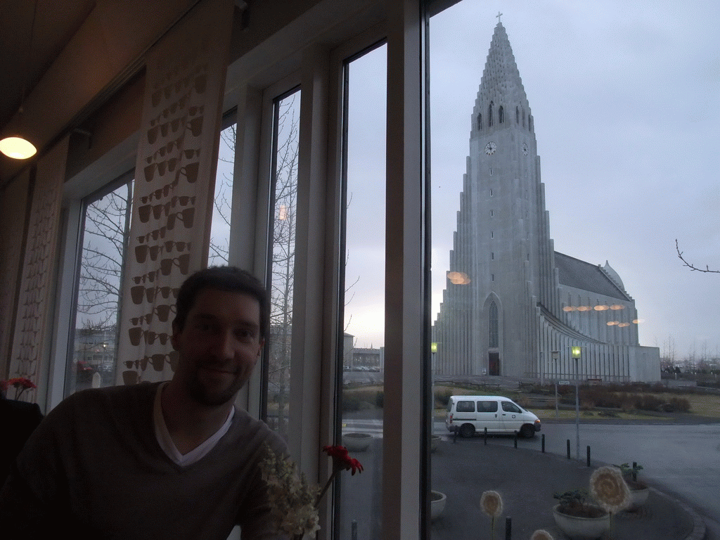 Tim at Café Loki, with a view on the Hallgrímskirkja church