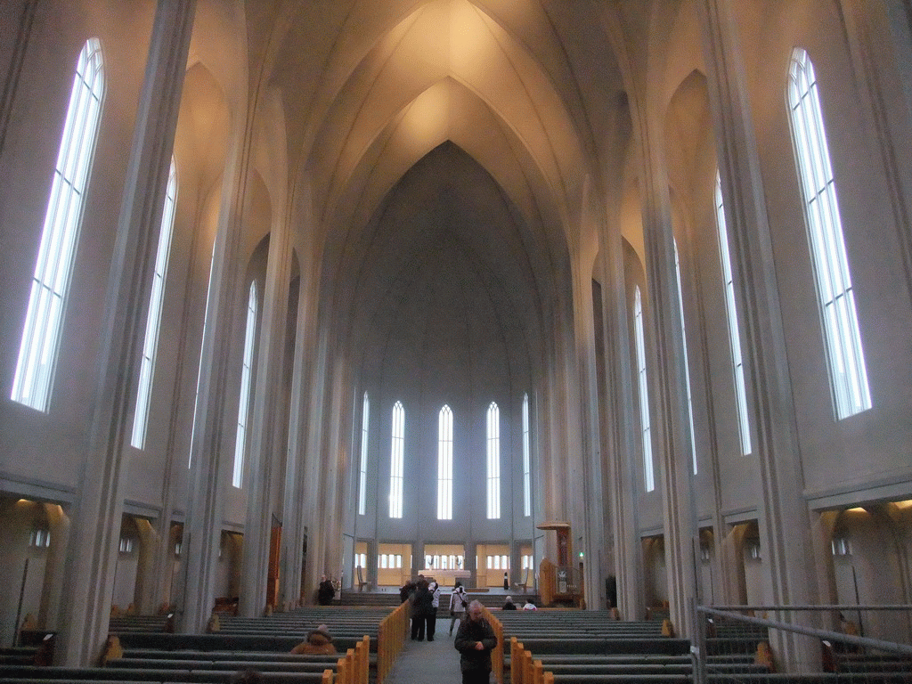 Nave and apse of the Hallgrímskirkja church