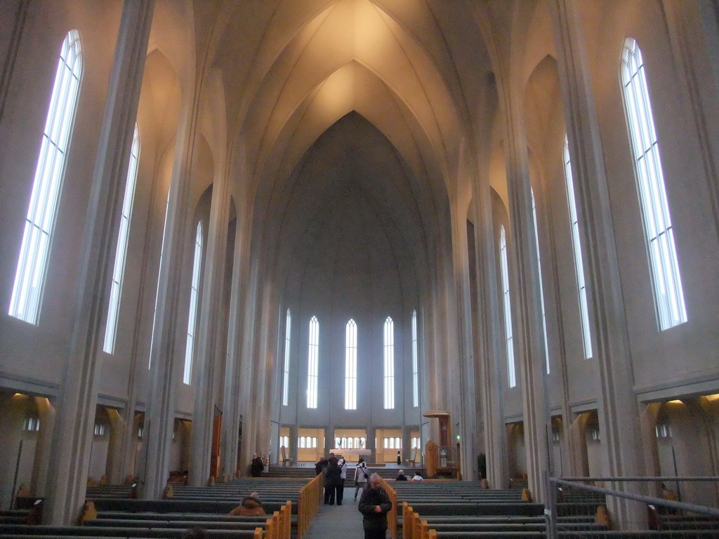 Nave and apse of the Hallgrímskirkja church