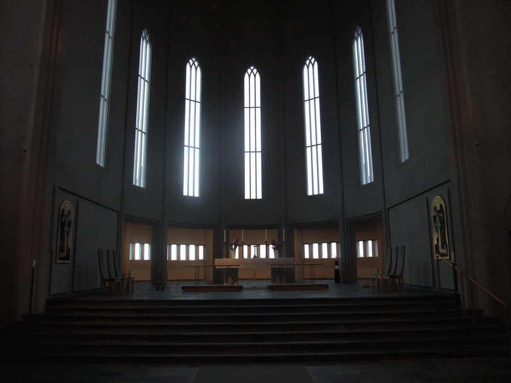 Apse and altar of the Hallgrímskirkja church