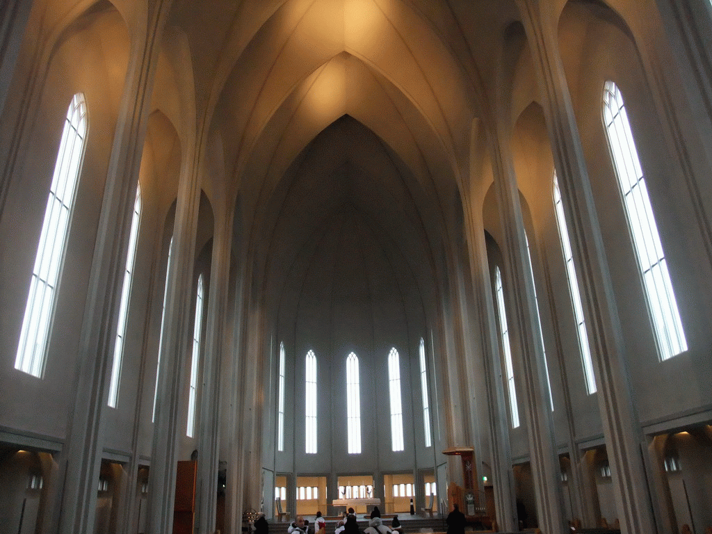 Nave and apse of the Hallgrímskirkja church