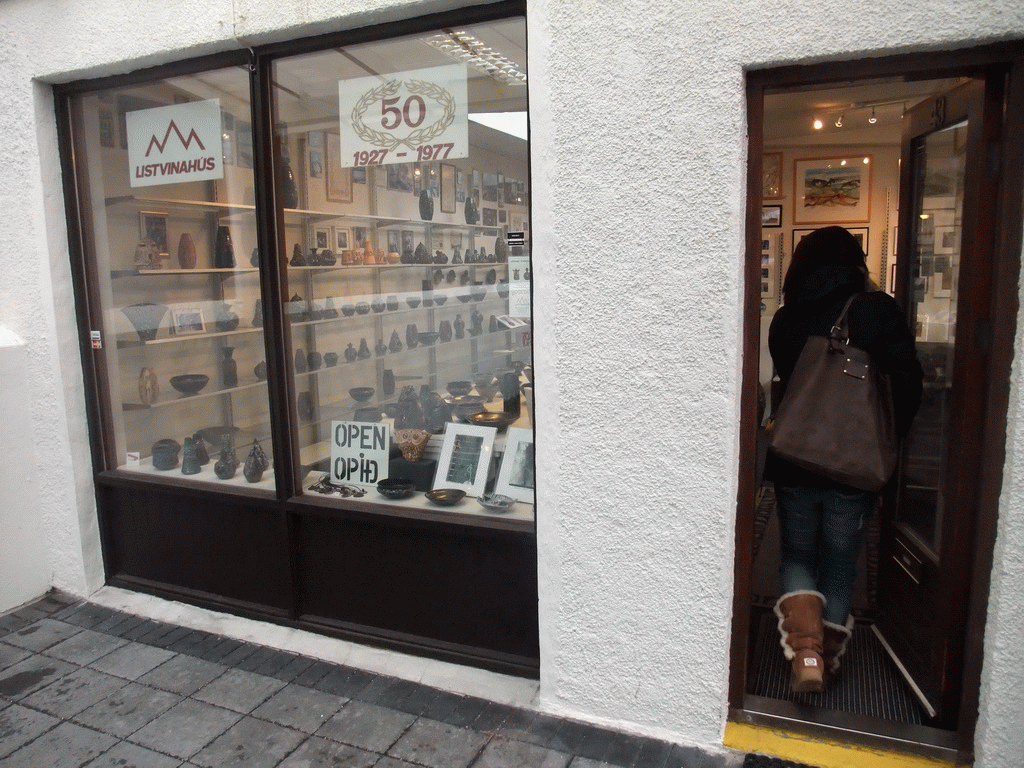 Miaomiao entering the Listvinahus ceramics shop at Skolavoroustigur street