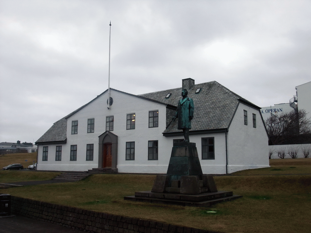 Statue of Hannes Hafstein and the front of the Stjórnarráðið Government House at the Lækjargata street