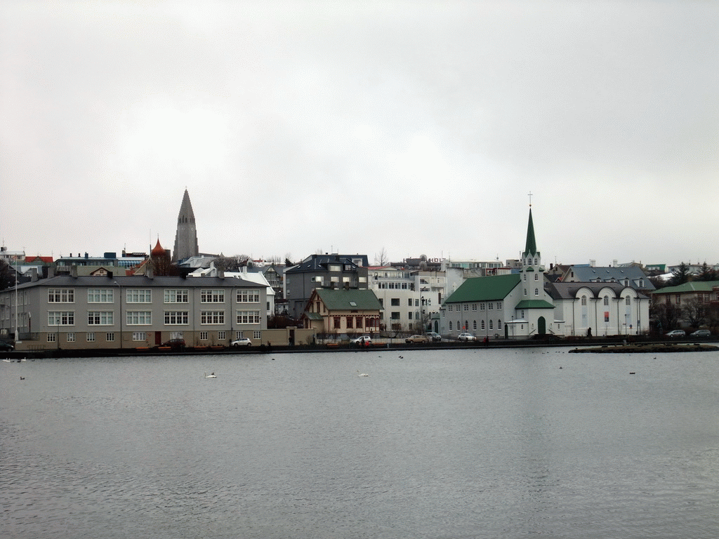 The Tjörnin lake, the Hallgrímskirkja church and the Fríkirkjan church