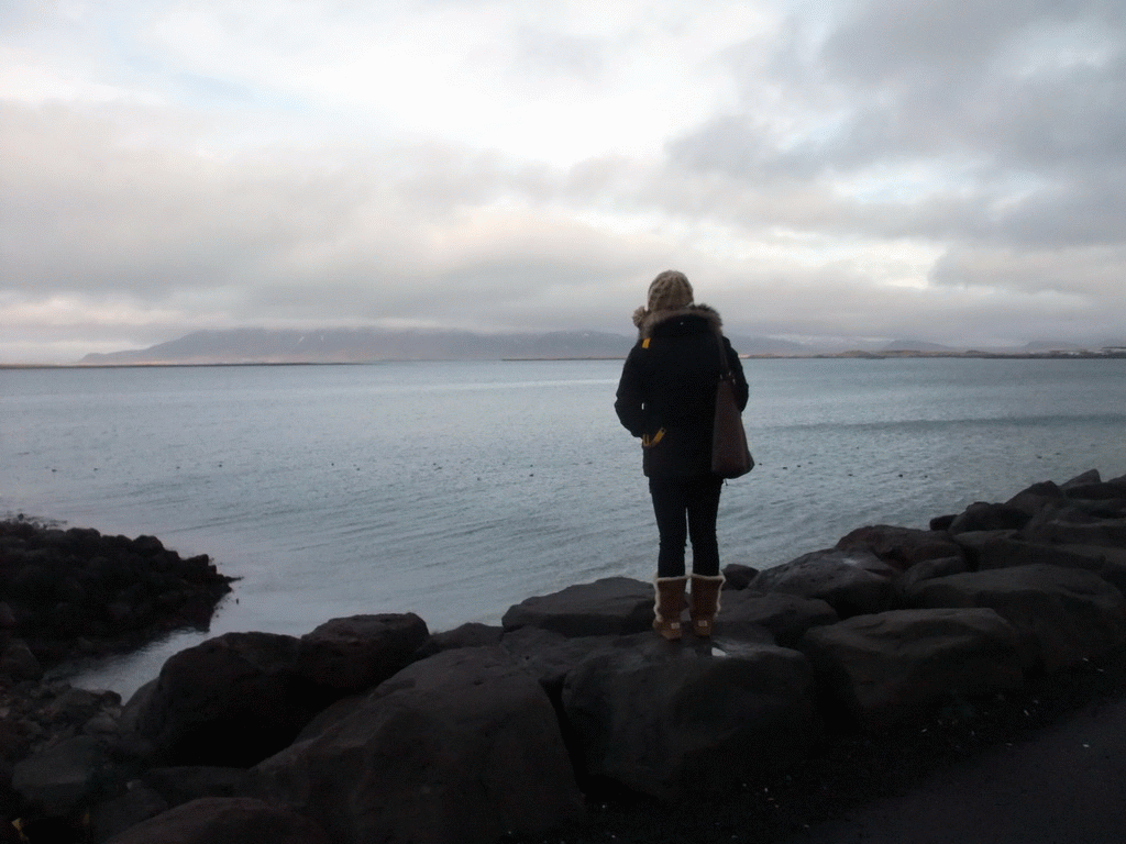 Miaomiao at the Sculpture and Shore Walk with a view on the Atlantic Ocean and the Akrafjall mountain