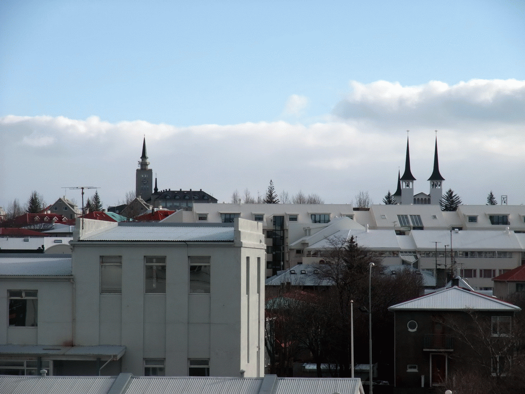 The towers of the Háteigskirkja church and the Tækniskólinn school, viewed from the Barónsstígur street